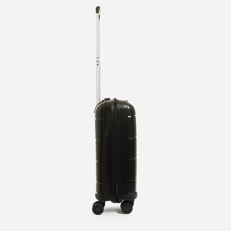 Travel Basic Chi 20-Inch Hard Case Luggage in Black